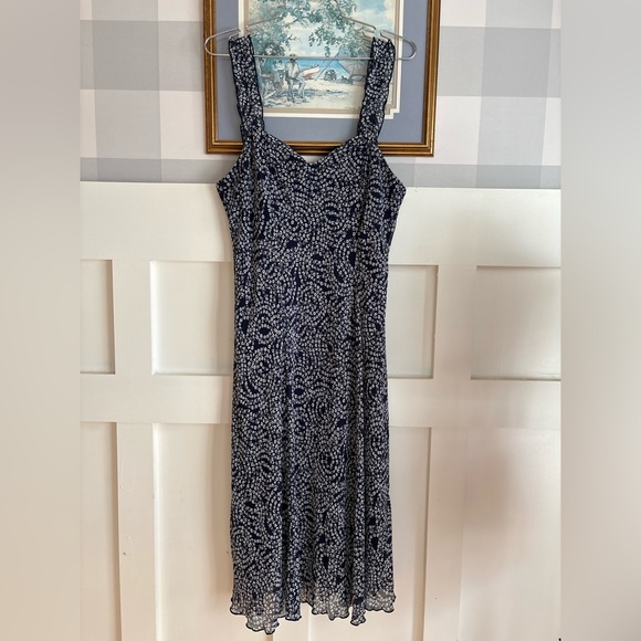Feminine Navy & White Printed Midi Dress 12 - Picture 5 of 9